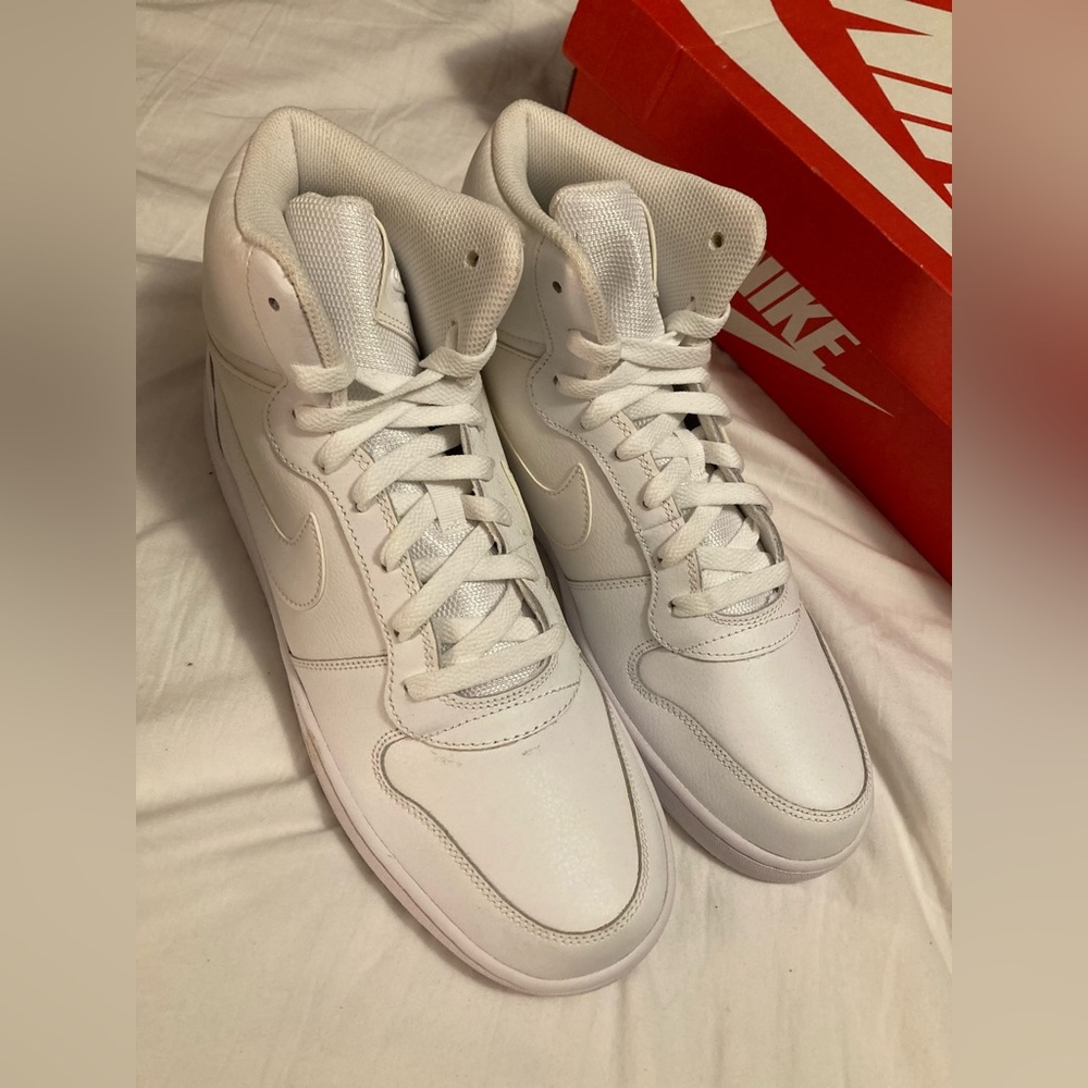 NW BOX Nike ebernon mid men shoes size 11m White